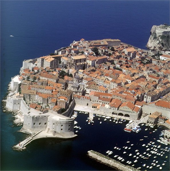 Rengetegen akarják látni Dubrovnikot