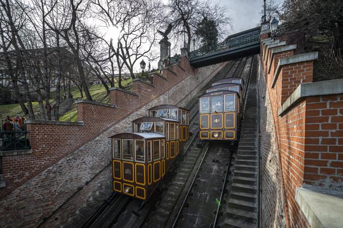 Eur pa lvonal ba tartozott a 150 ves Budav ri Sikl