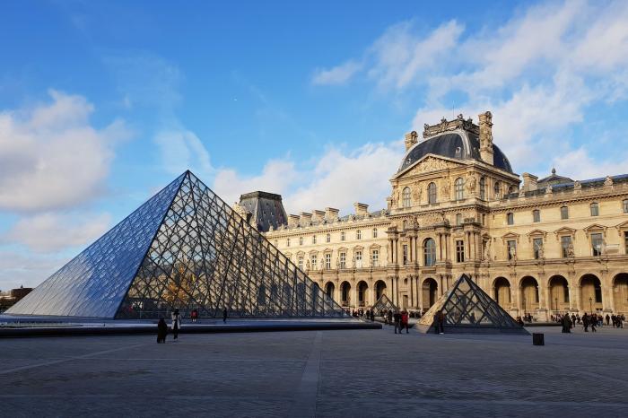 A párizsi Louvre vezetője panaszkodik múzeuma állapotára