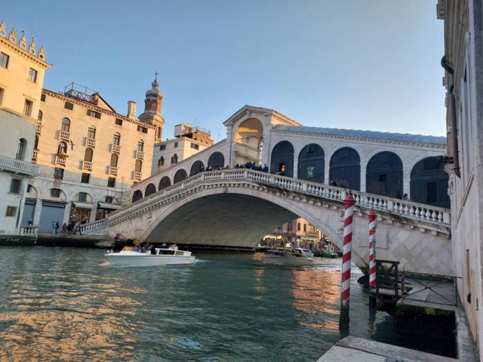 Régi hagyomány volt Velencében az úszó híd, most építettek egyet