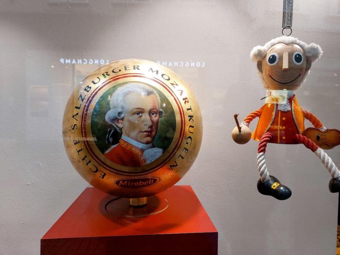 Ellopták a kis Mozart-szobrokat Salzburgból – turisták ellen indult világméretű nyomozás